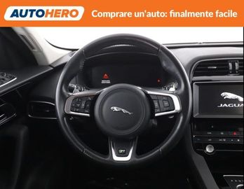 Jaguar F-Pace - 12