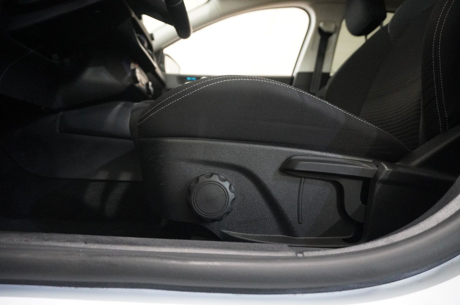 Fahrzeugabbildung Ford Focus Turnier 2.0D TITANIUM NAVI/LED/KAMERA/SHZ
