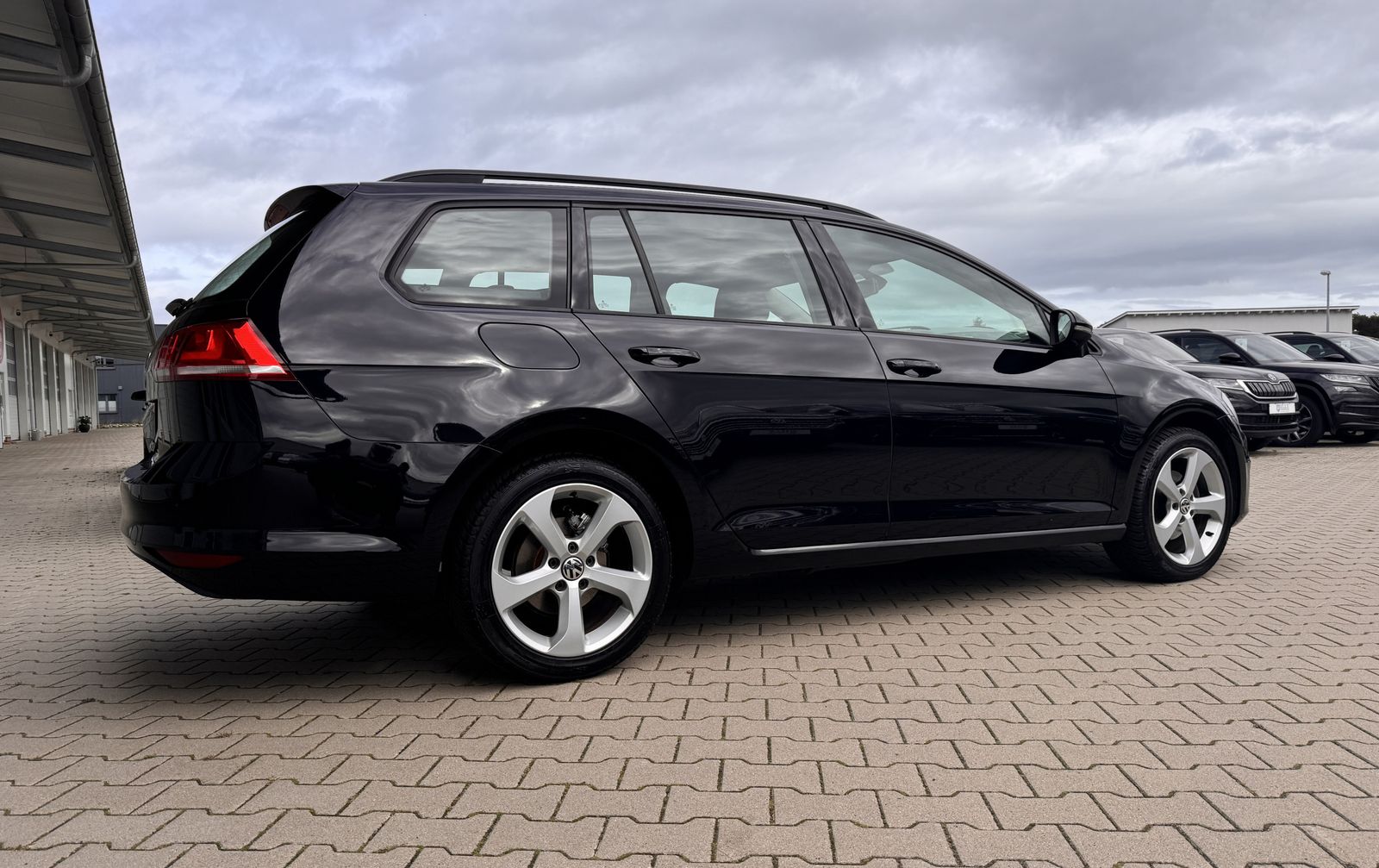 Fahrzeugabbildung Volkswagen Golf 1.6 TDI*Trendline*Temp*PDC*Klima*MFL*Navi*