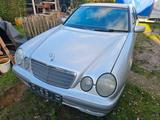 Mercedes-Benz E 220 CDI CLASSIC, Schiebedach, Automatik,silber - gebrauchte Mercedes-Benz E 220 aus dem Jahr 2001