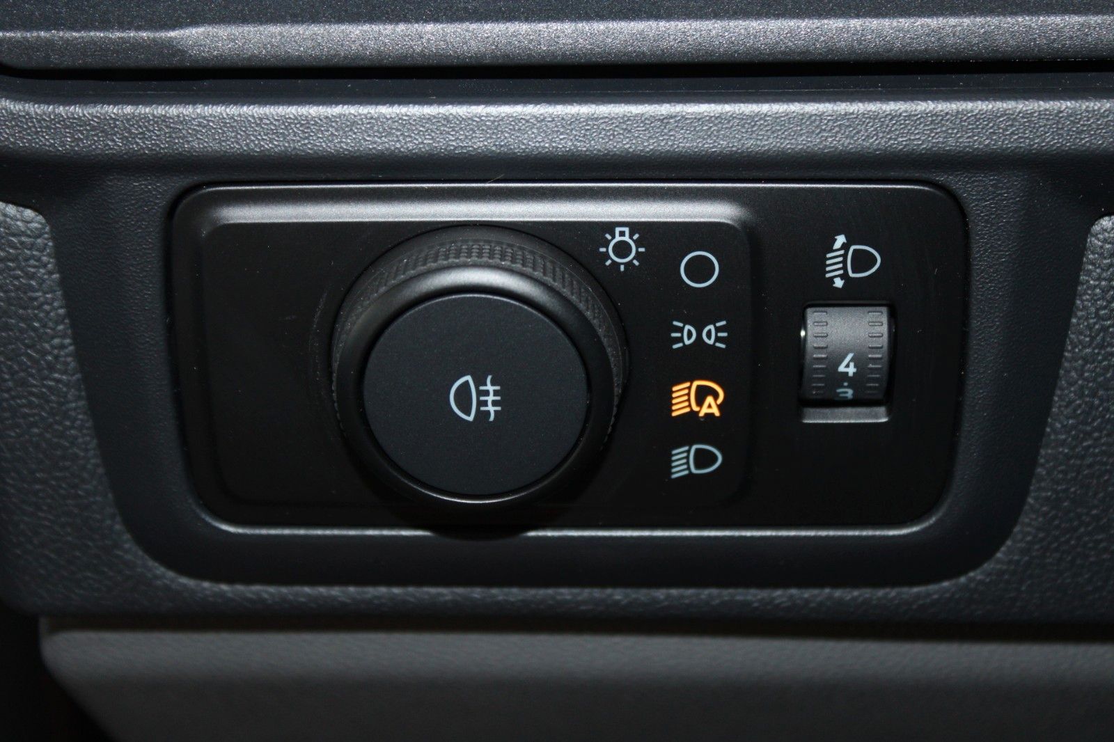 Fahrzeugabbildung Ford E-Transit Custom L1 TREND 9-Sitze AHK NAVI GJR