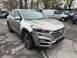 Hyundai Tucson Premium 4WD//Achse UNBESCHÄDIGT - Hyundai: Unfallwagen
