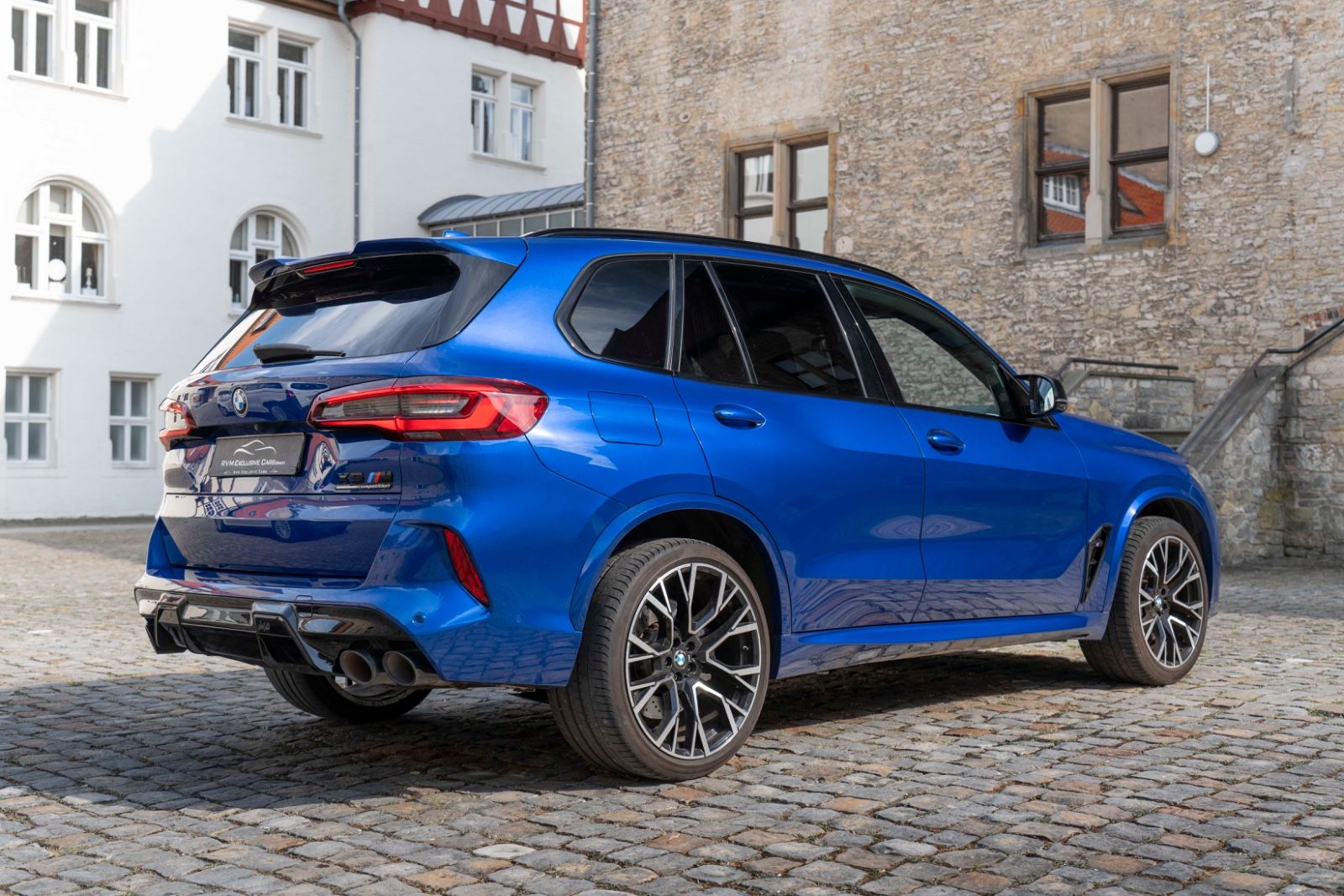 Fahrzeugabbildung BMW X5 M Competition B&W LASER HUD 360° PANO ACC