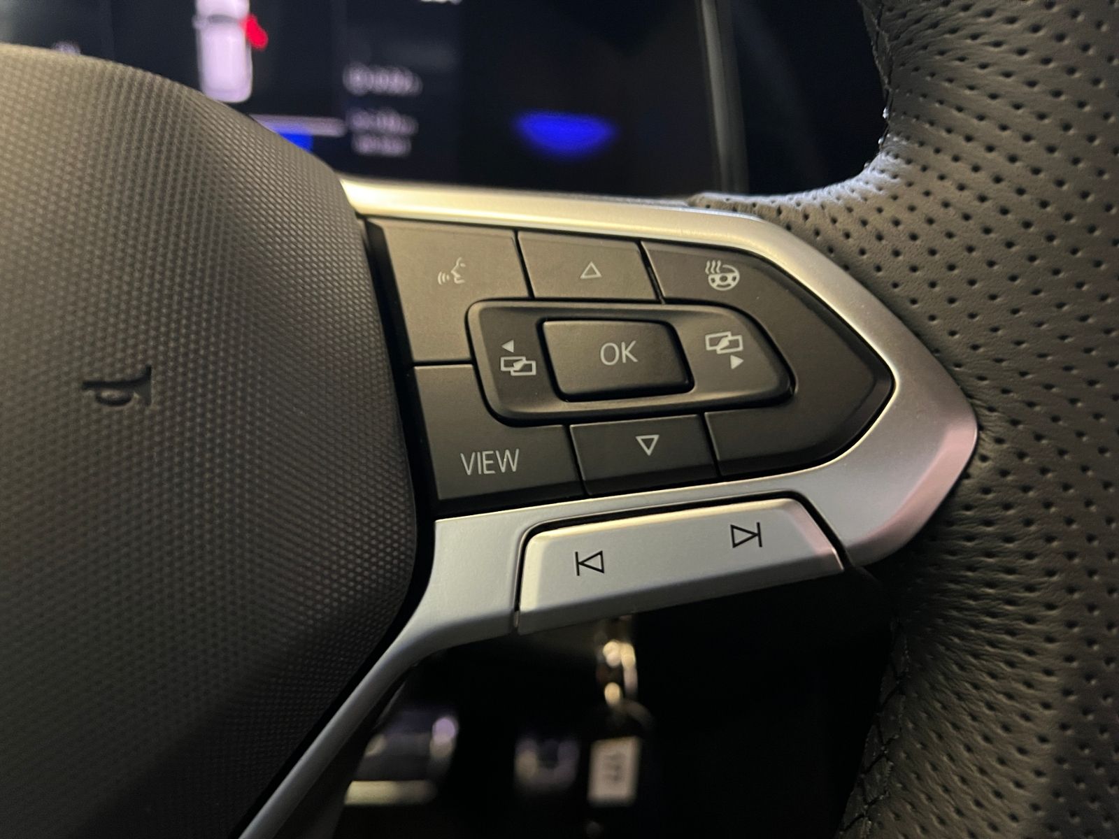 Fahrzeugabbildung Volkswagen T-Roc R-Line 1.5 TSI DSG *Black Style,AHK,Navi*