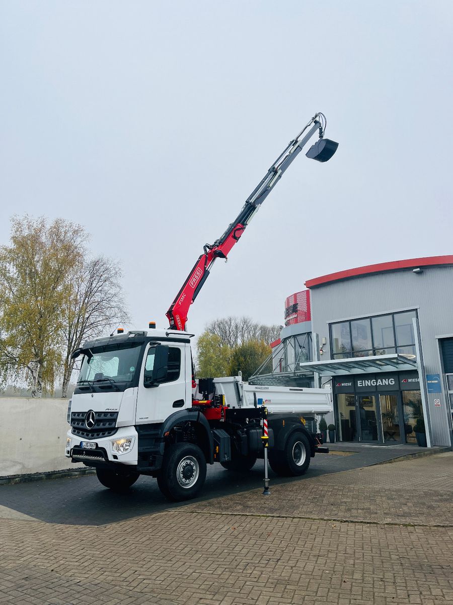 Fahrzeugabbildung Mercedes-Benz Arocs 1835  4x4 Meiller Fassi F135 Kran Kipper