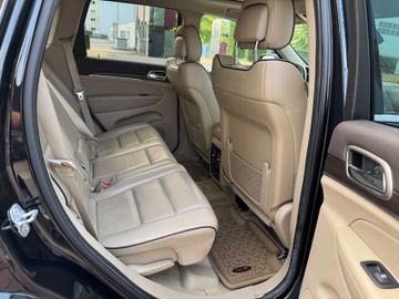 Jeep Grand Cherokee - 12