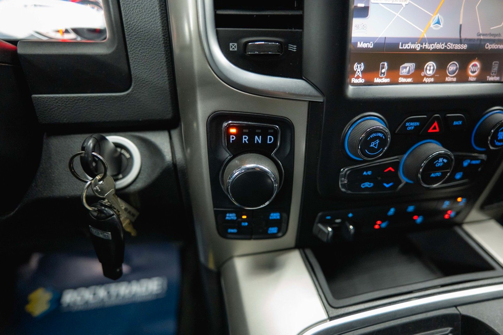 Fahrzeugabbildung Dodge RAM 5.7 V8 HEMI 4x4 Offroad Night  LONGBED*LPG*