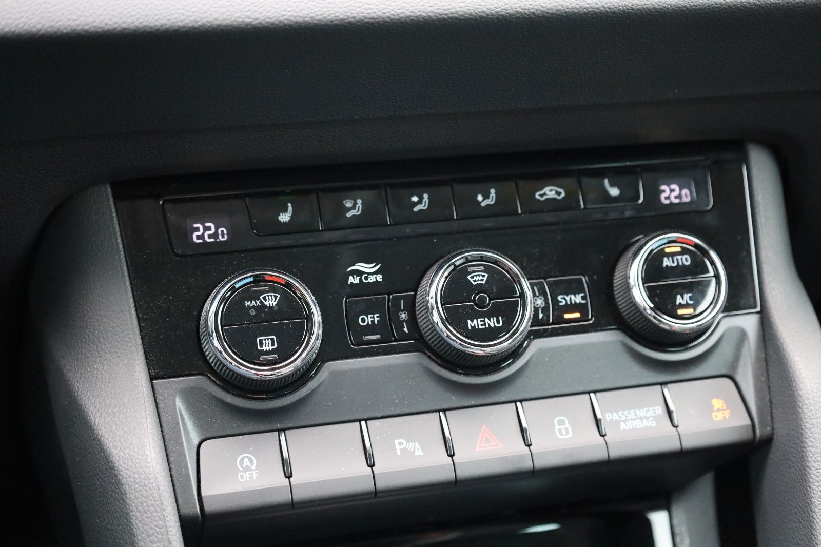 Fahrzeugabbildung SKODA Karoq Ambition 1.5 ACT DSG *Smart Link *SHZ