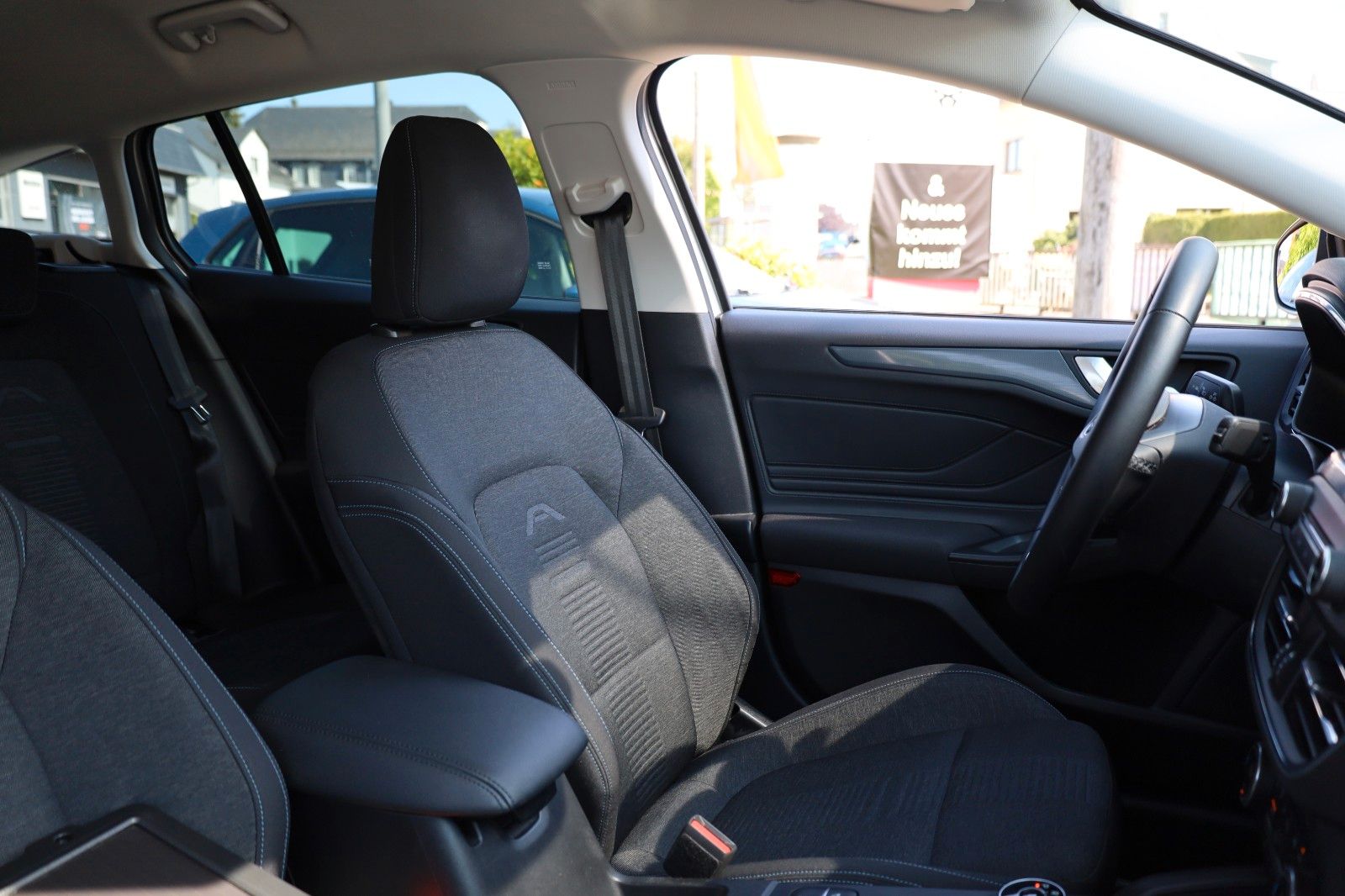Fahrzeugabbildung Ford Focus Turnier 1,5 Turbo Active *LED *Tech-Paket