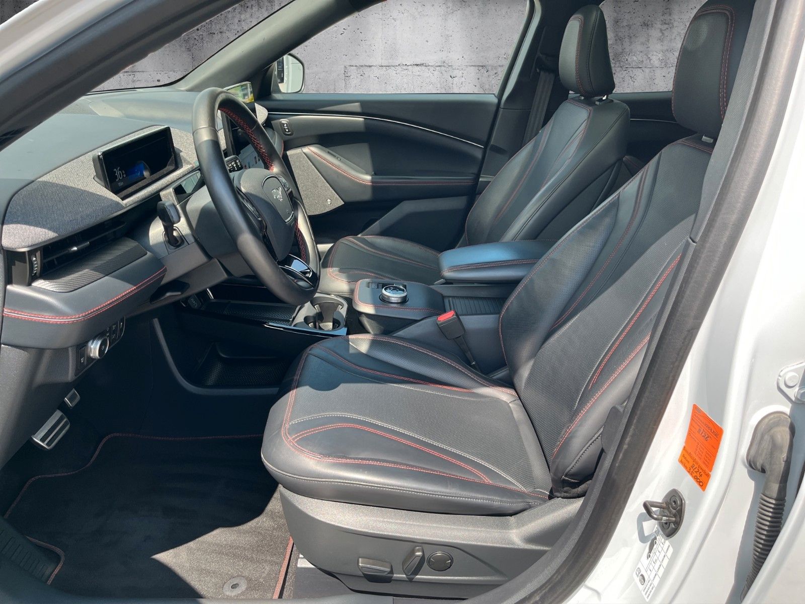 Fahrzeugabbildung Ford Mustang Mach-E AWD