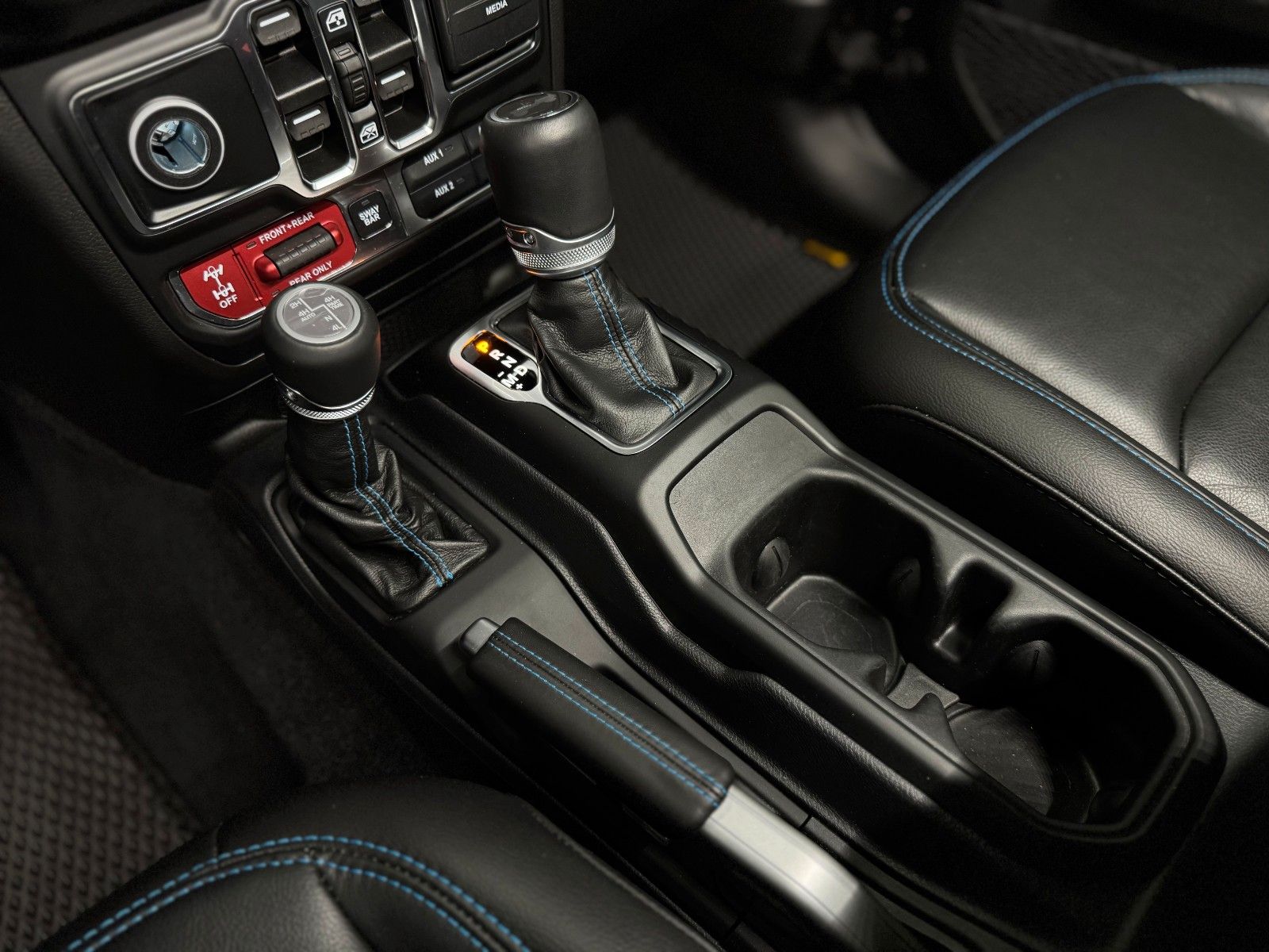 Fahrzeugabbildung Jeep Wrangler Unlimited 2.0 4xe Rubicon "DUAL-TOP"