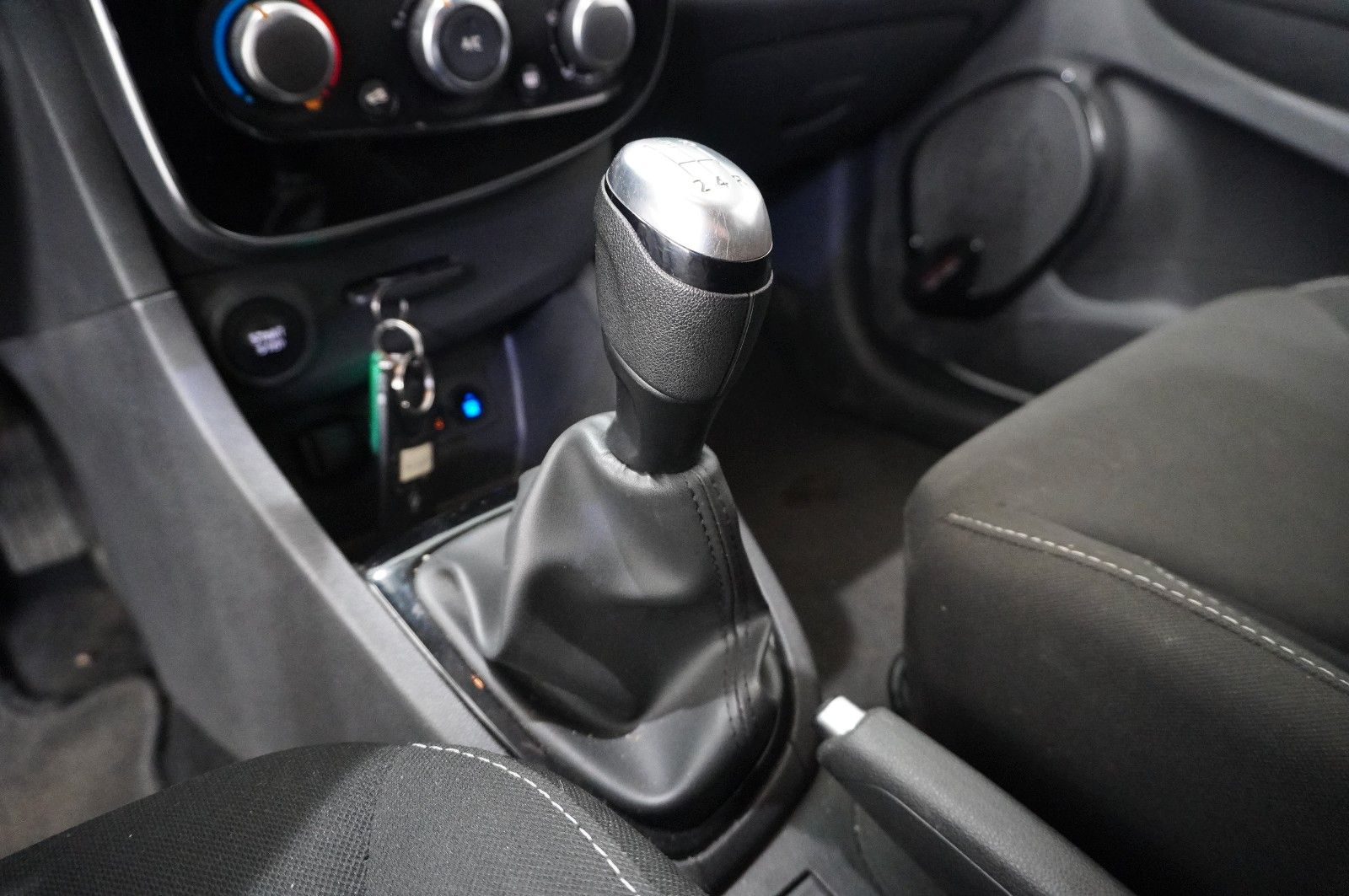 Fahrzeugabbildung Renault Clio IV Grandtour 0.9 TCE LIMITED NAVI/LED/DAB+