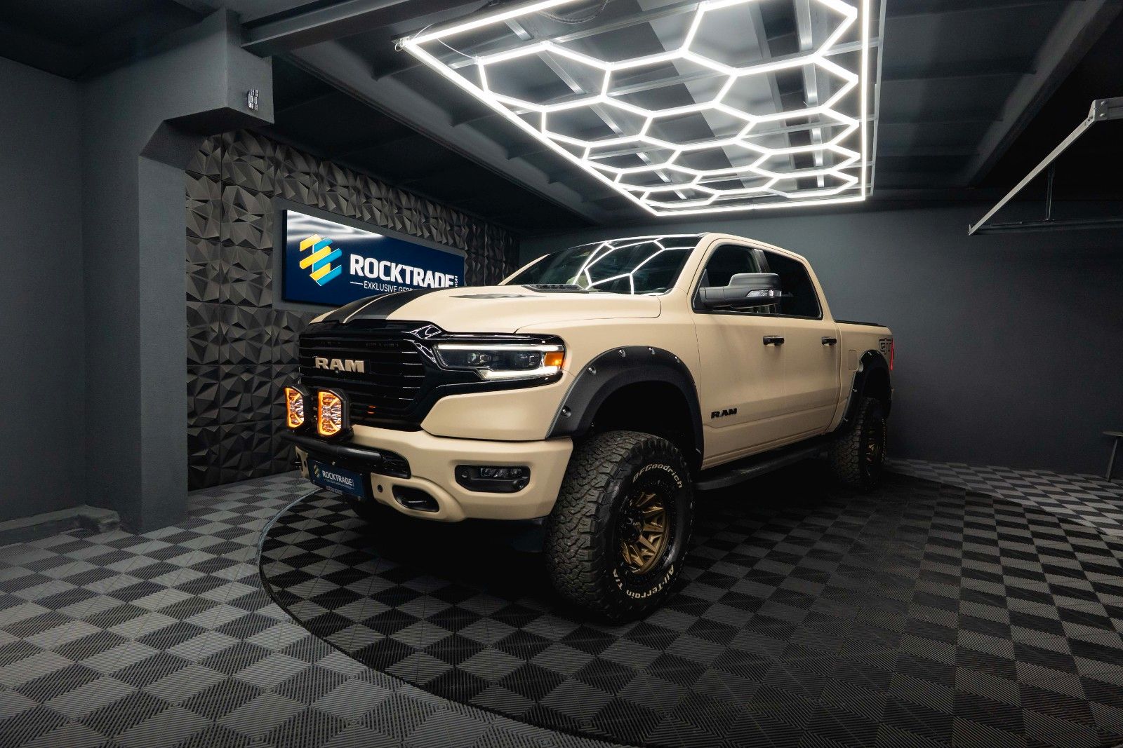 Fahrzeugabbildung Dodge RAM 5.7 V8 HEMI 4x4 NIGHT GT SPORT Offroad 19%