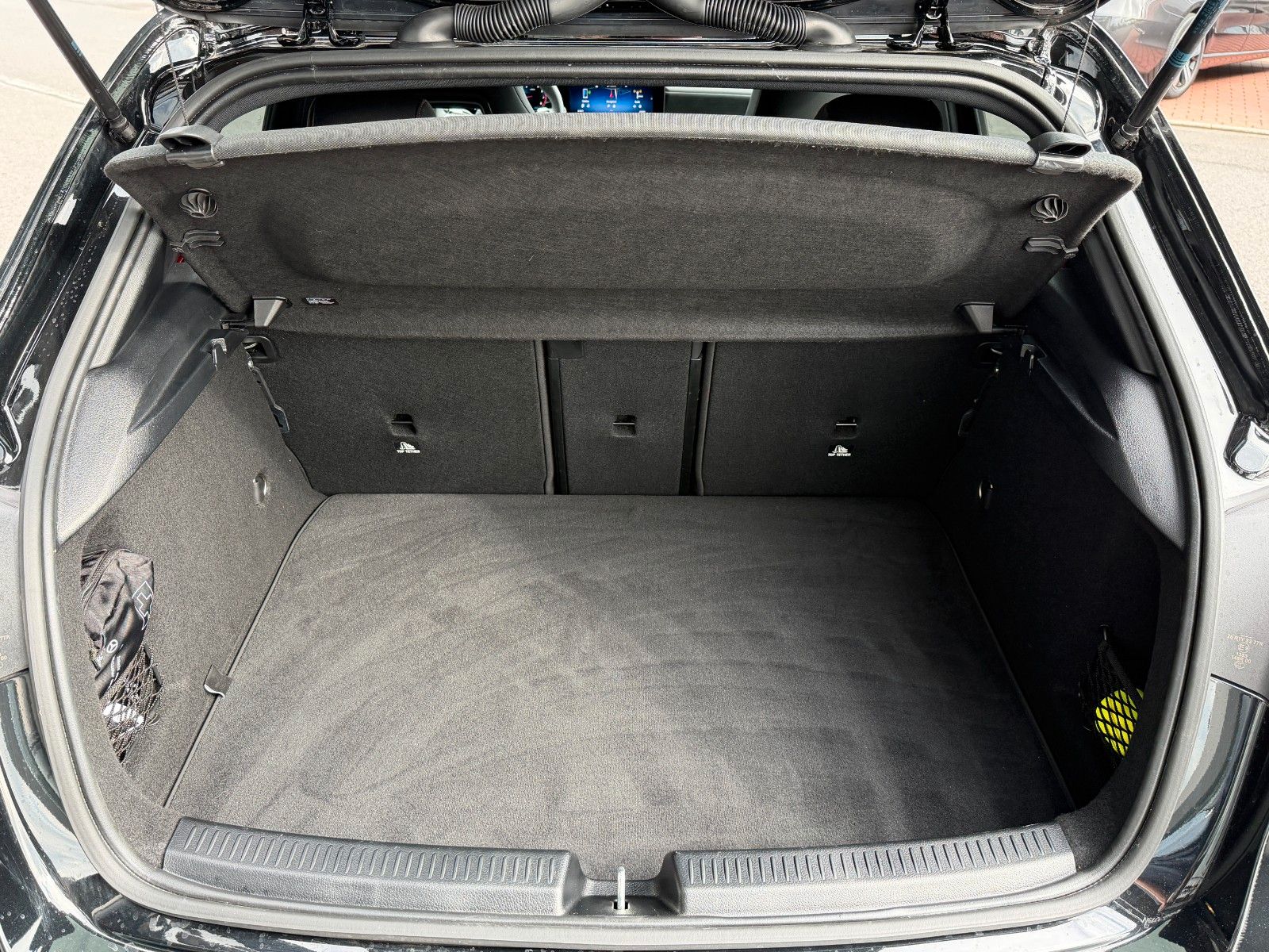 Fahrzeugabbildung Mercedes-Benz A 35 AMG 4Matic+Aero+StandH+360+MultiB+Memory