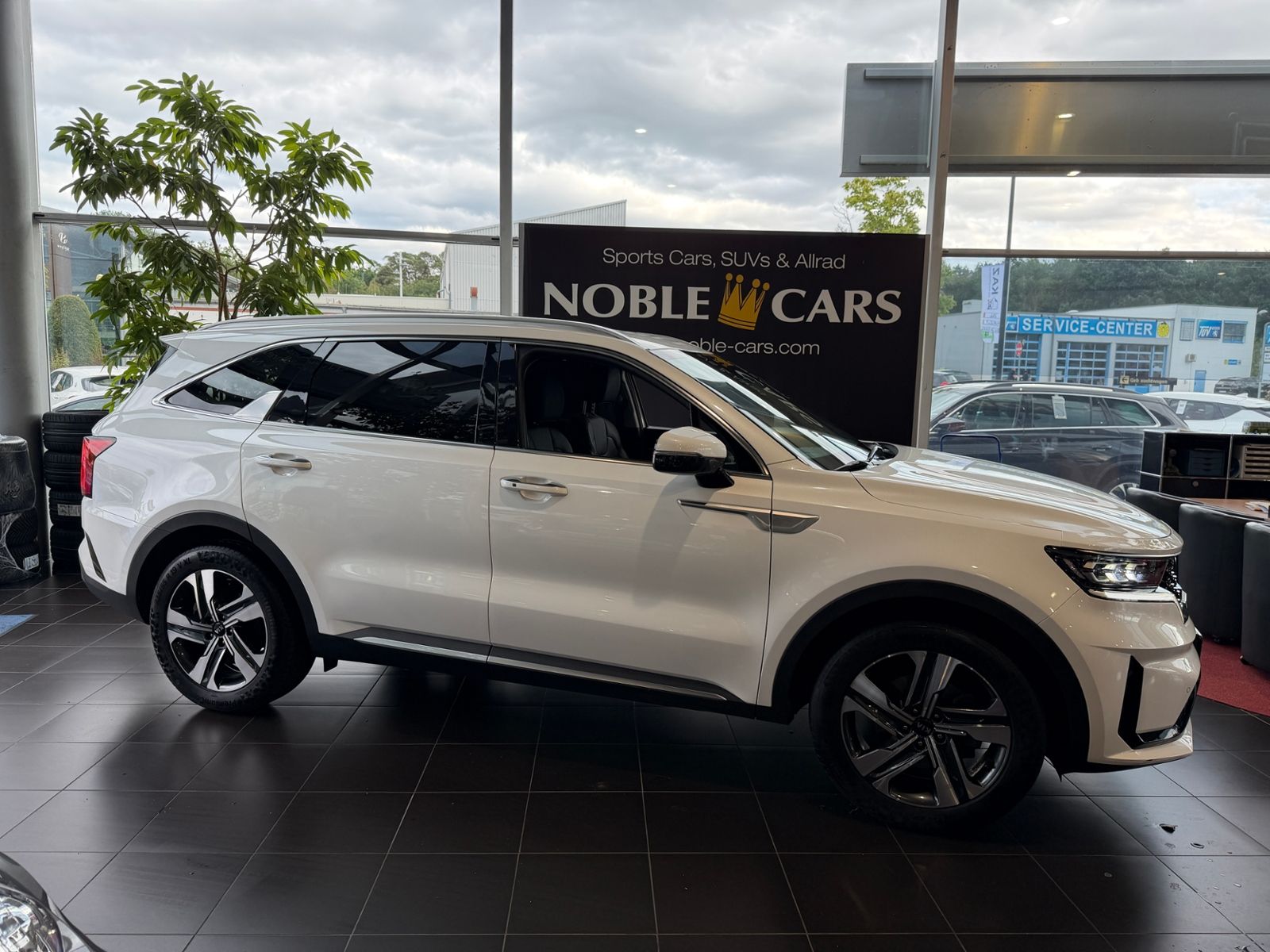 Fahrzeugabbildung Kia Sorento Hybrid HEV Spirit 2WD LEDER LED NAV 19"