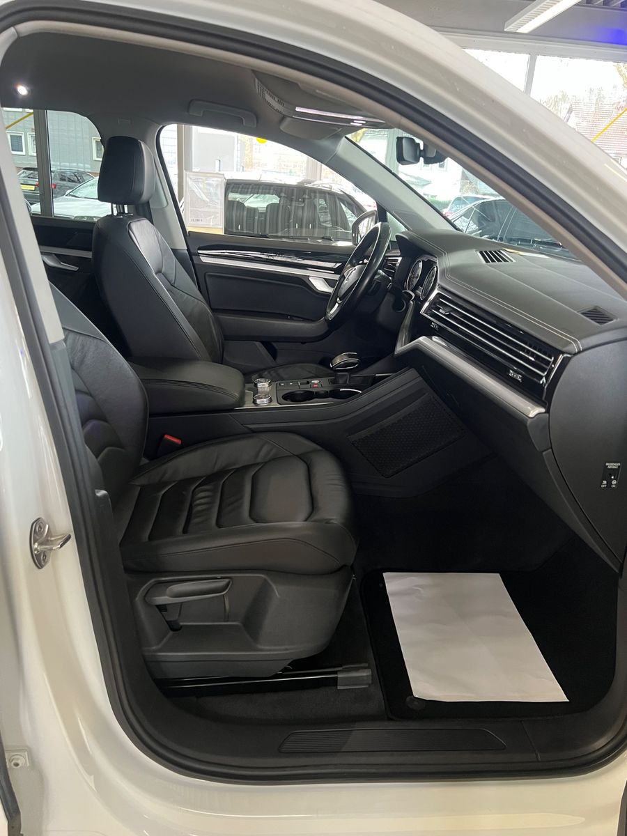 Fahrzeugabbildung Volkswagen Touareg 3.0 TDI 4Motion *LEDER*ACC*AHK*