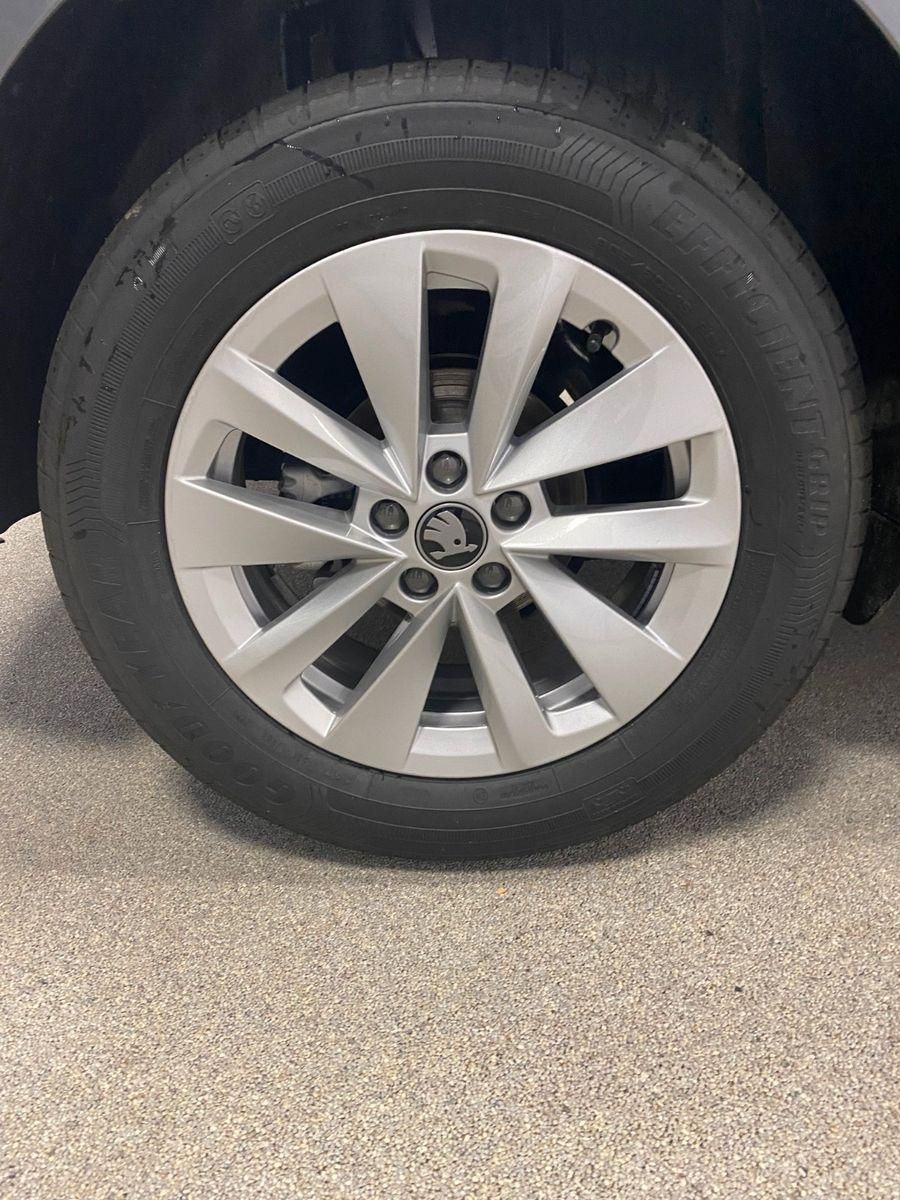 Fahrzeugabbildung SKODA Kamiq 1.5 TSI DSG Selection+SITZHEIZUNG+KAMERA++