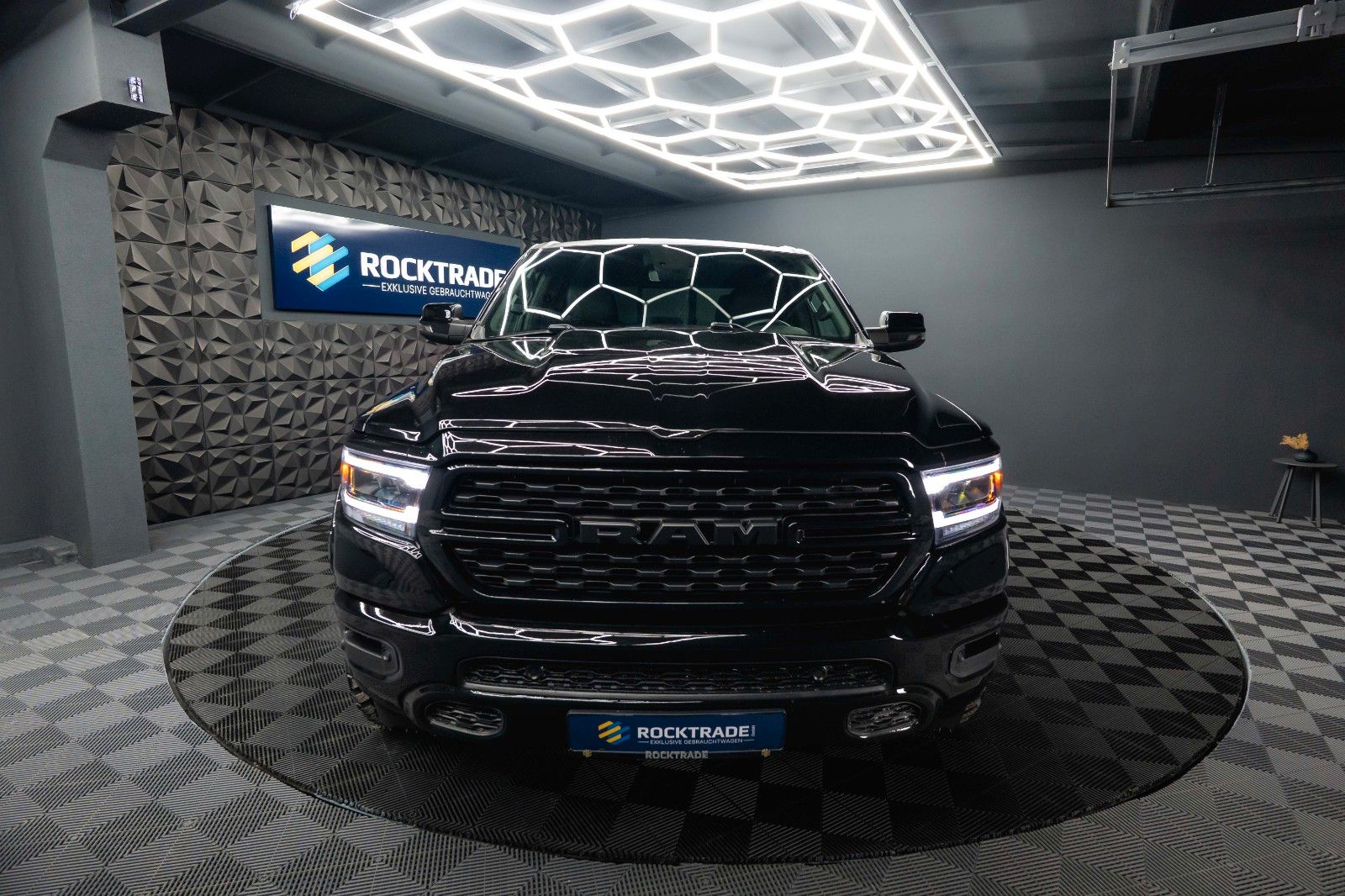Fahrzeugabbildung Dodge RAM 5.7 V8 HEMI 4x4 BLACK EDITION Longbed 19%