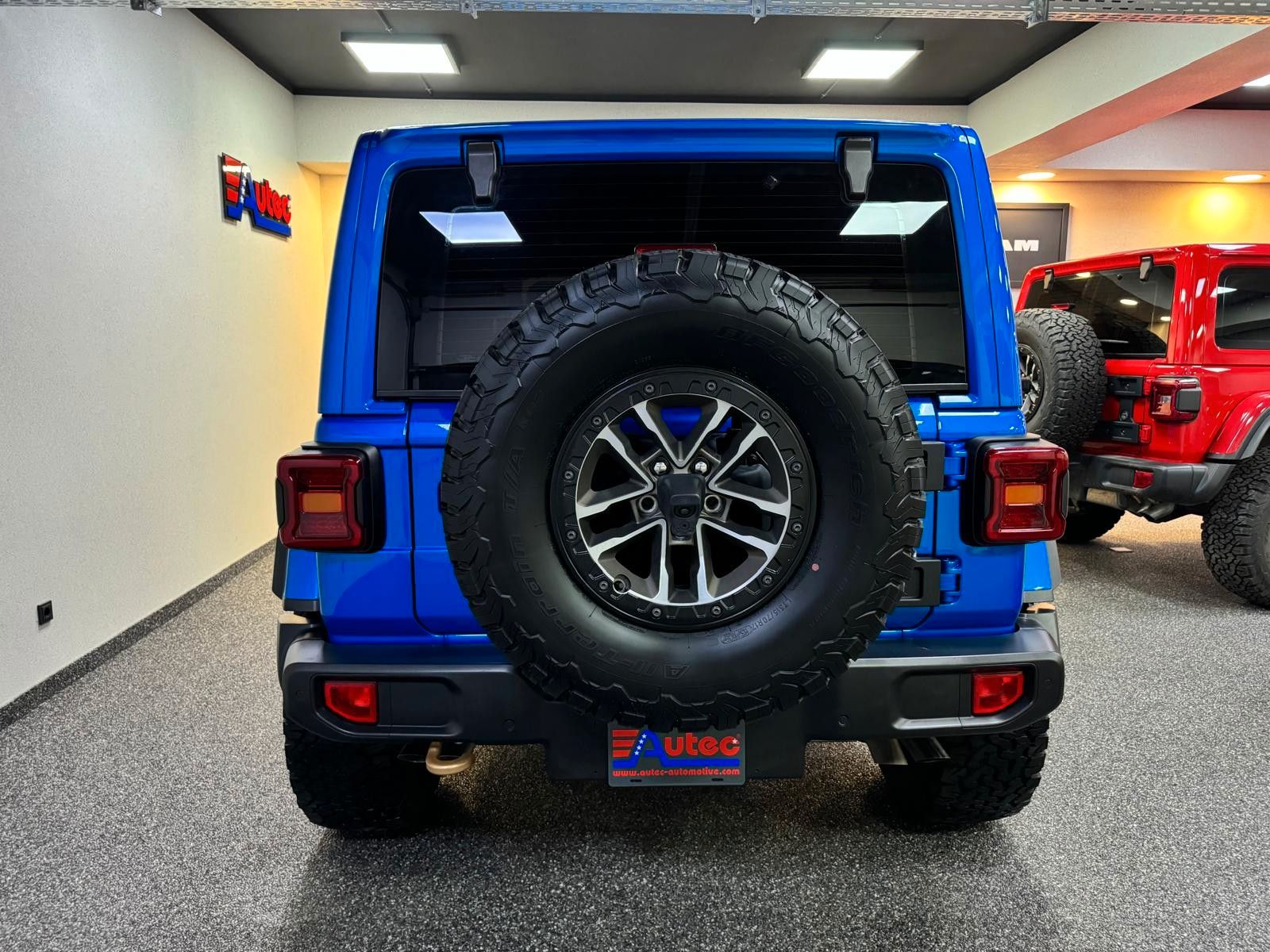 Fahrzeugabbildung Jeep RUBICON 392-6.4L HEMI V8-RECON 35"-STEEL BUMPER