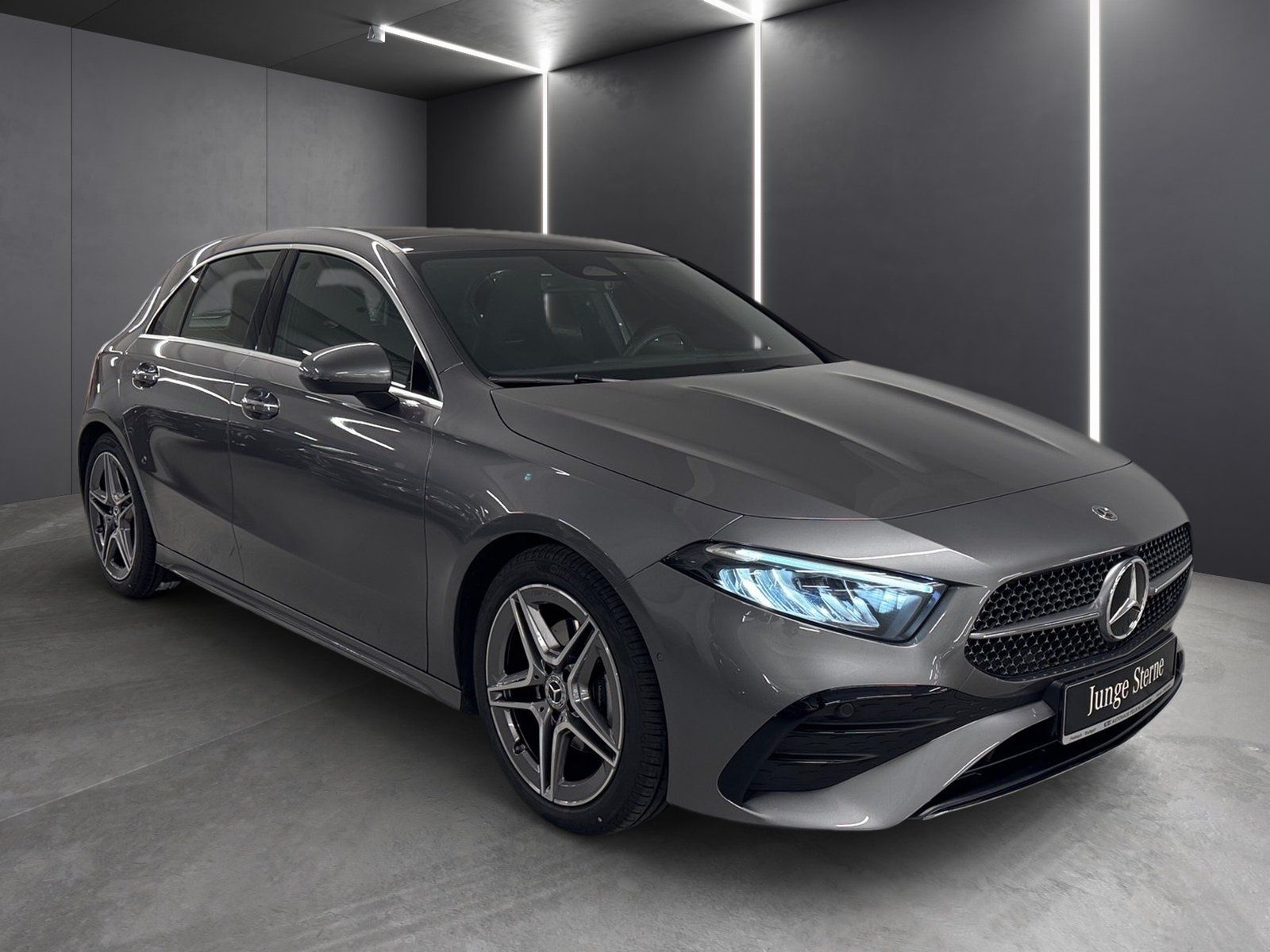 Fahrzeugabbildung Mercedes-Benz A 200 AMG*Pano*Kamera*LED*CarPlay*Ambiente*K-GO*