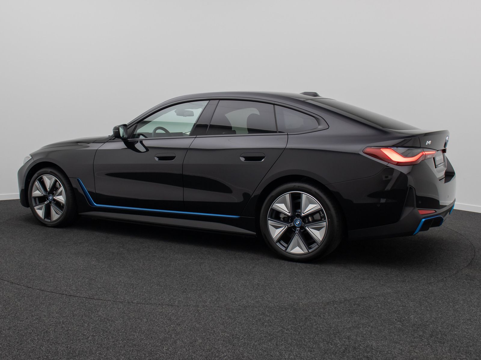 Fahrzeugabbildung BMW i4 eD40 GC HiFi Alarm Kamera HUD Leder 19Zoll
