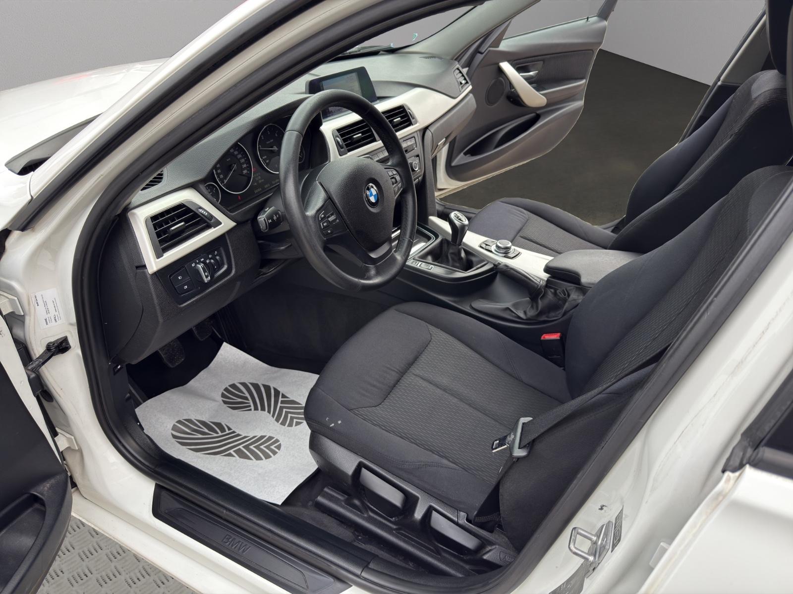 BMW 318 2014 — photo 10