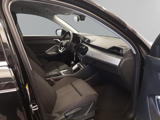 Fahrzeugabbildung Audi Q3 45TFSIe AHK Navi StdHz eleHeck Sportsitze 18"
