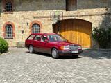 Mercedes-Benz 250 TD, Barolorot, H-Kennzeichen - Mercedes-Benz 250 aus 1993