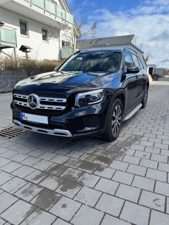 Image of Mercedes-Benz GLB 200