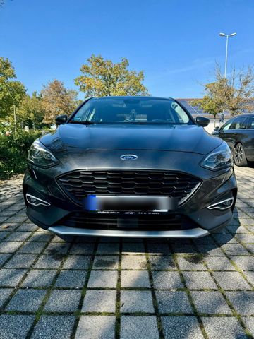 Ford Focus 1.0 Active mit wünderschönem Pa...