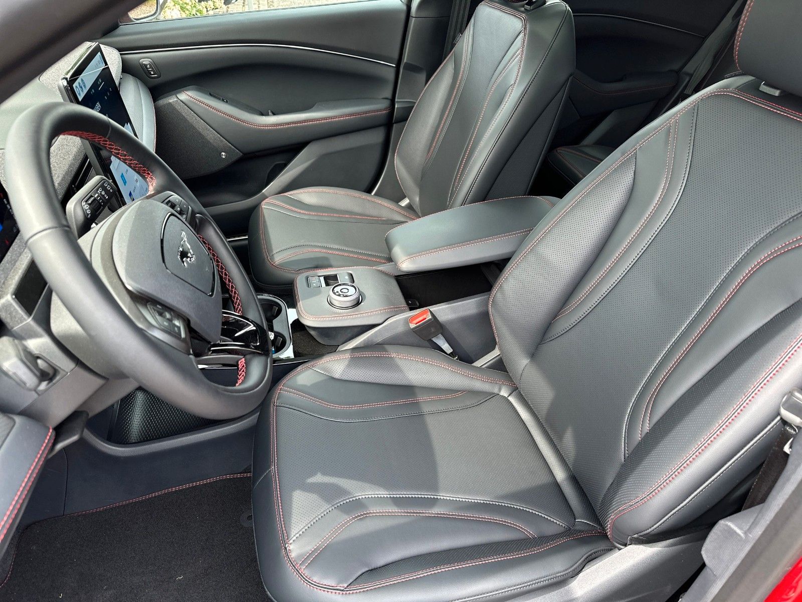 Fahrzeugabbildung Ford Mustang Mach-E Premium AWD