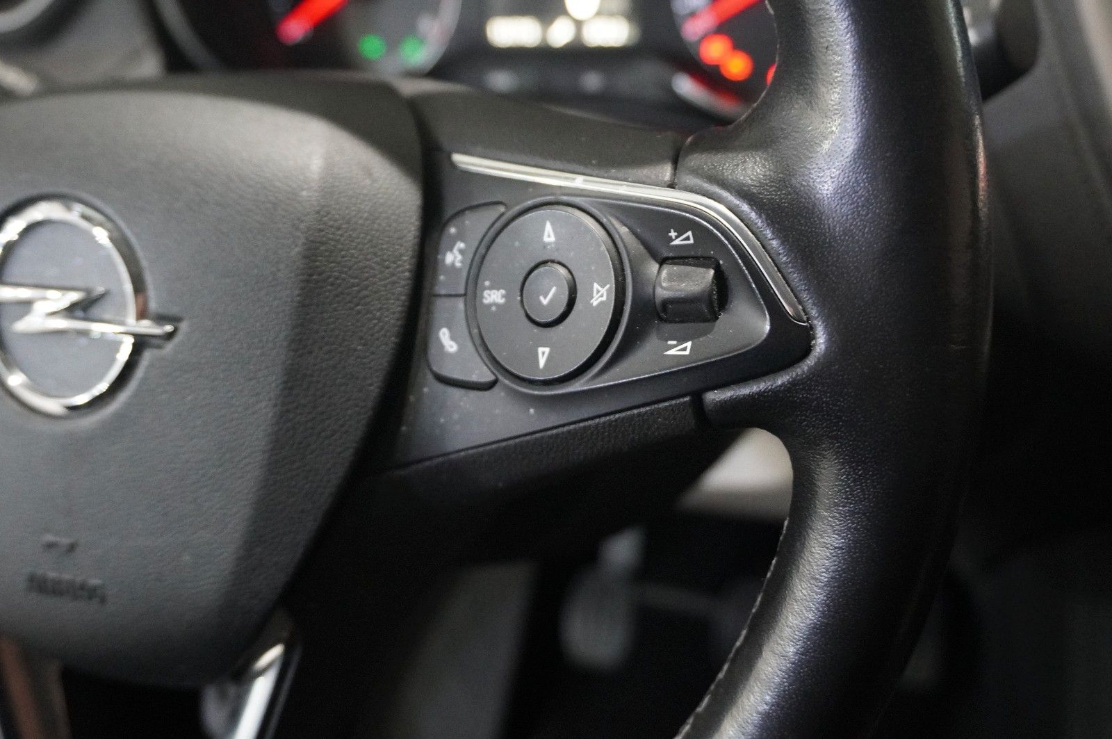 Fahrzeugabbildung Opel Grandland (X) 1.6D DYNAMIC NAVI/LED/360°/SH/GRIP