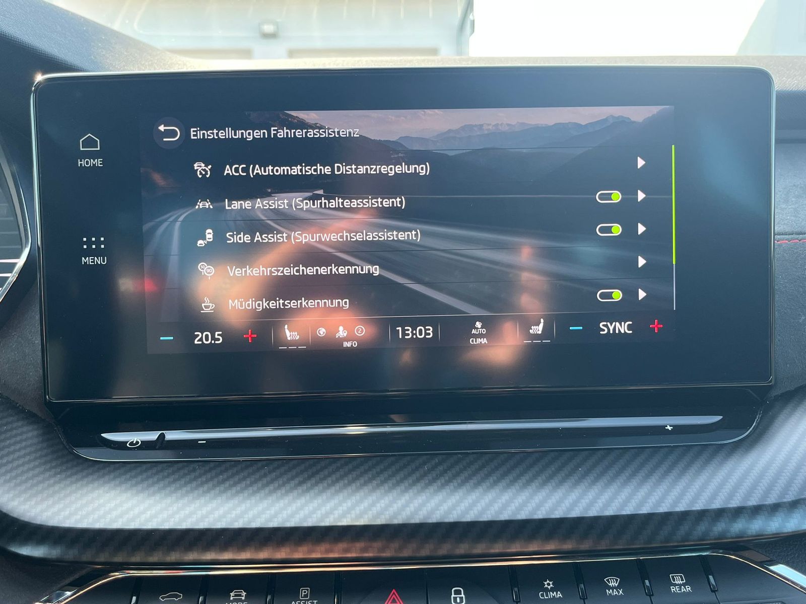 Fahrzeugabbildung SKODA Octavia 2.0 TDI RS DSG AHK*LED*19"HUD*KAMERA*ACC