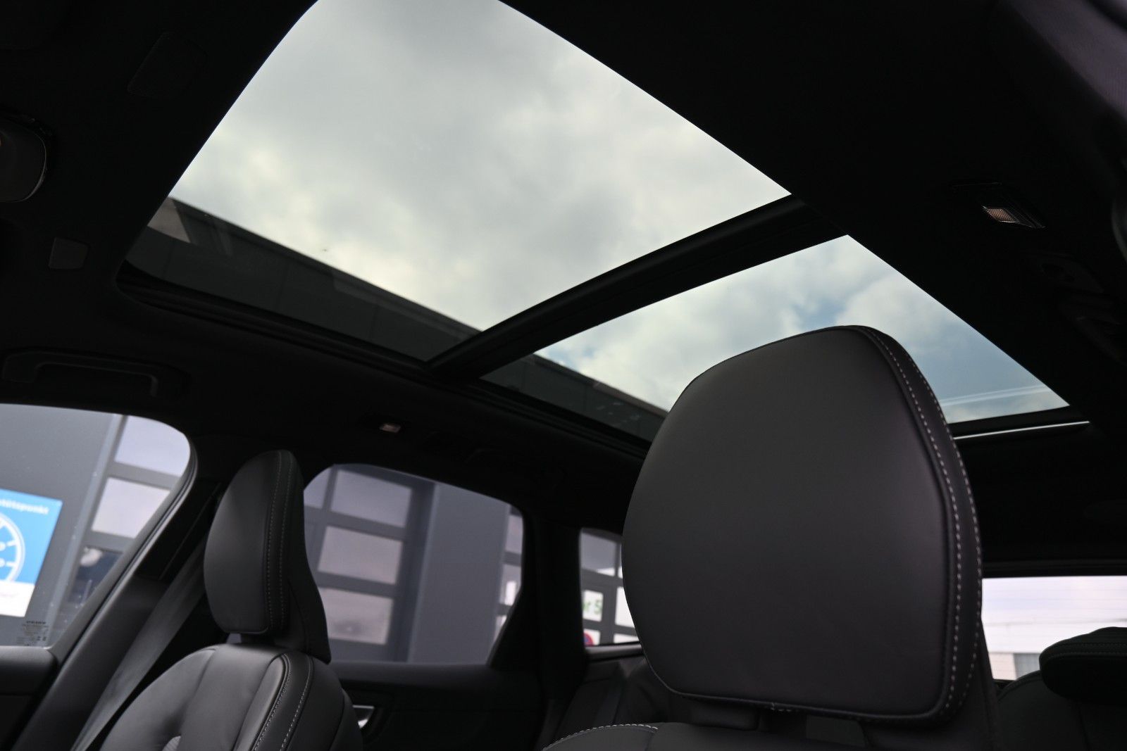 Fahrzeugabbildung Volvo XC60 B5 AWD Ultra Black Edition*LED*PANO*360*B&W