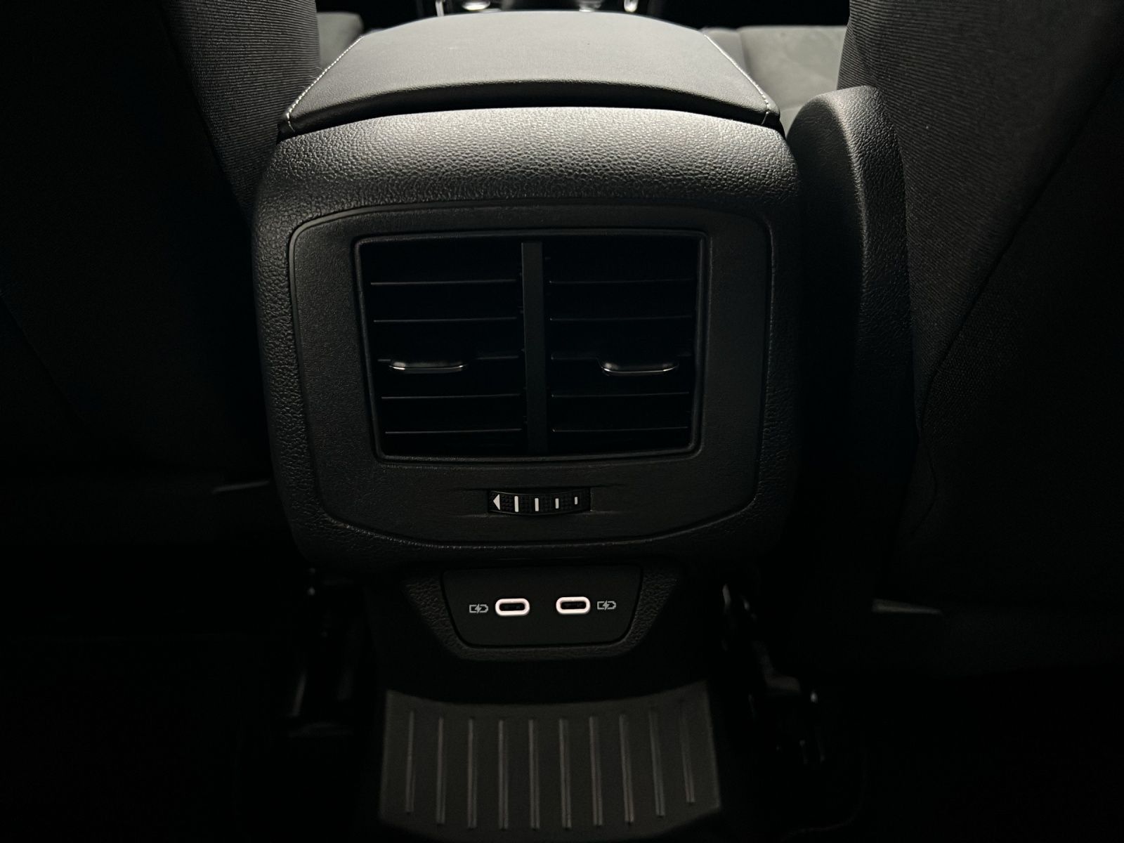 T-Roc R-Line 1.0 TSI AHK*Navi*Black Style