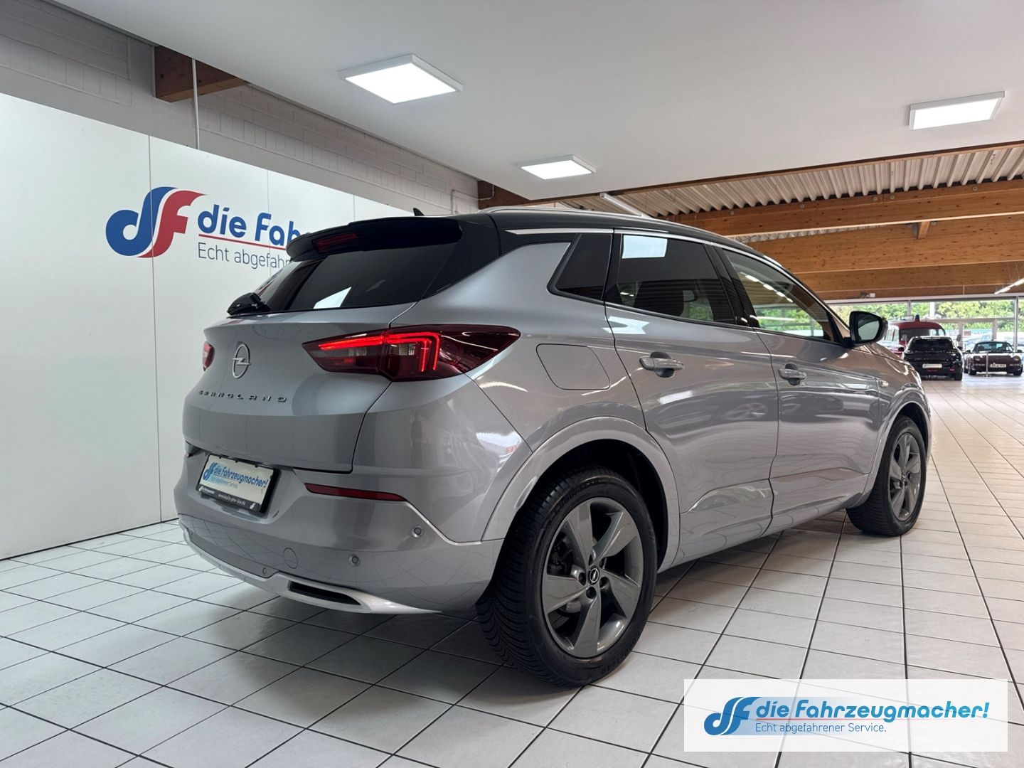 Fahrzeugabbildung Opel Grandland Ultimate 1.5 DNavi Leder Kamera Klimas
