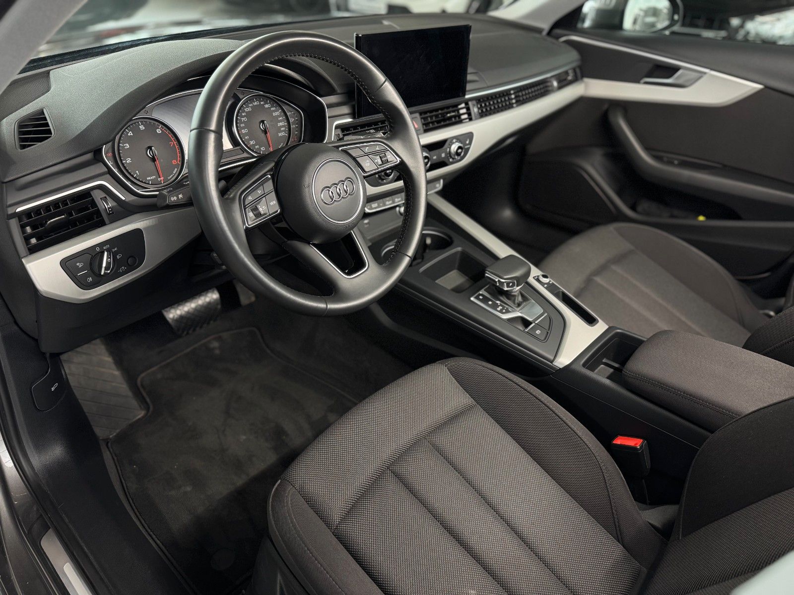 Fahrzeugabbildung Audi A4 Avant 40 2.0 TFSI advanced "Business-Paket"
