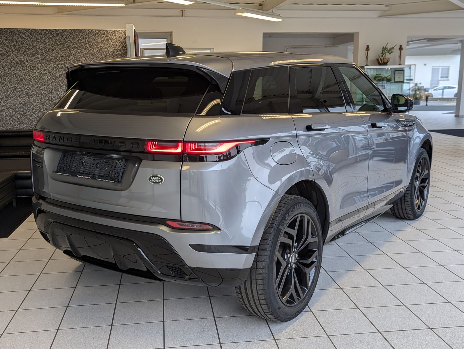 LAND ROVER Range Rover Evoque D180 R-Dynamic SE Pano HUD 20 - Image 7