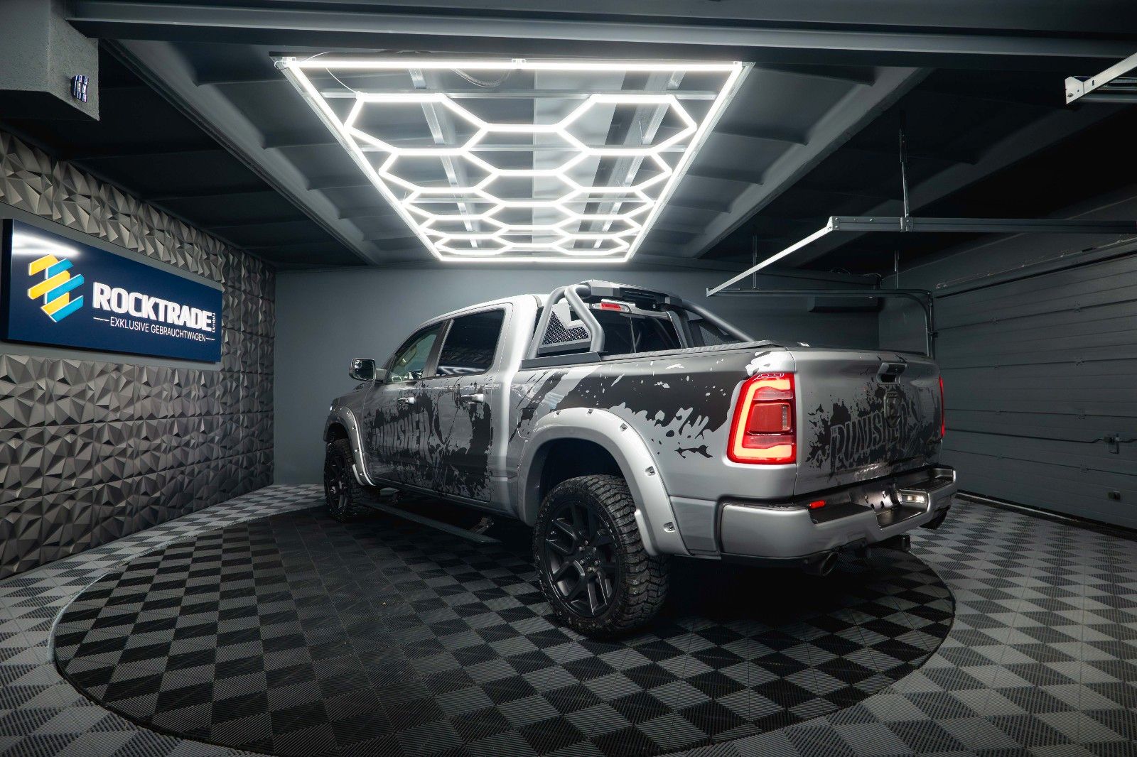 Fahrzeugabbildung Dodge RAM 5.7 V8 HEMI 4x4 LARAMIE PUNISHER *Pano*LED*