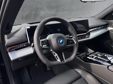 صورة 9 لـ 2026 BMW I5