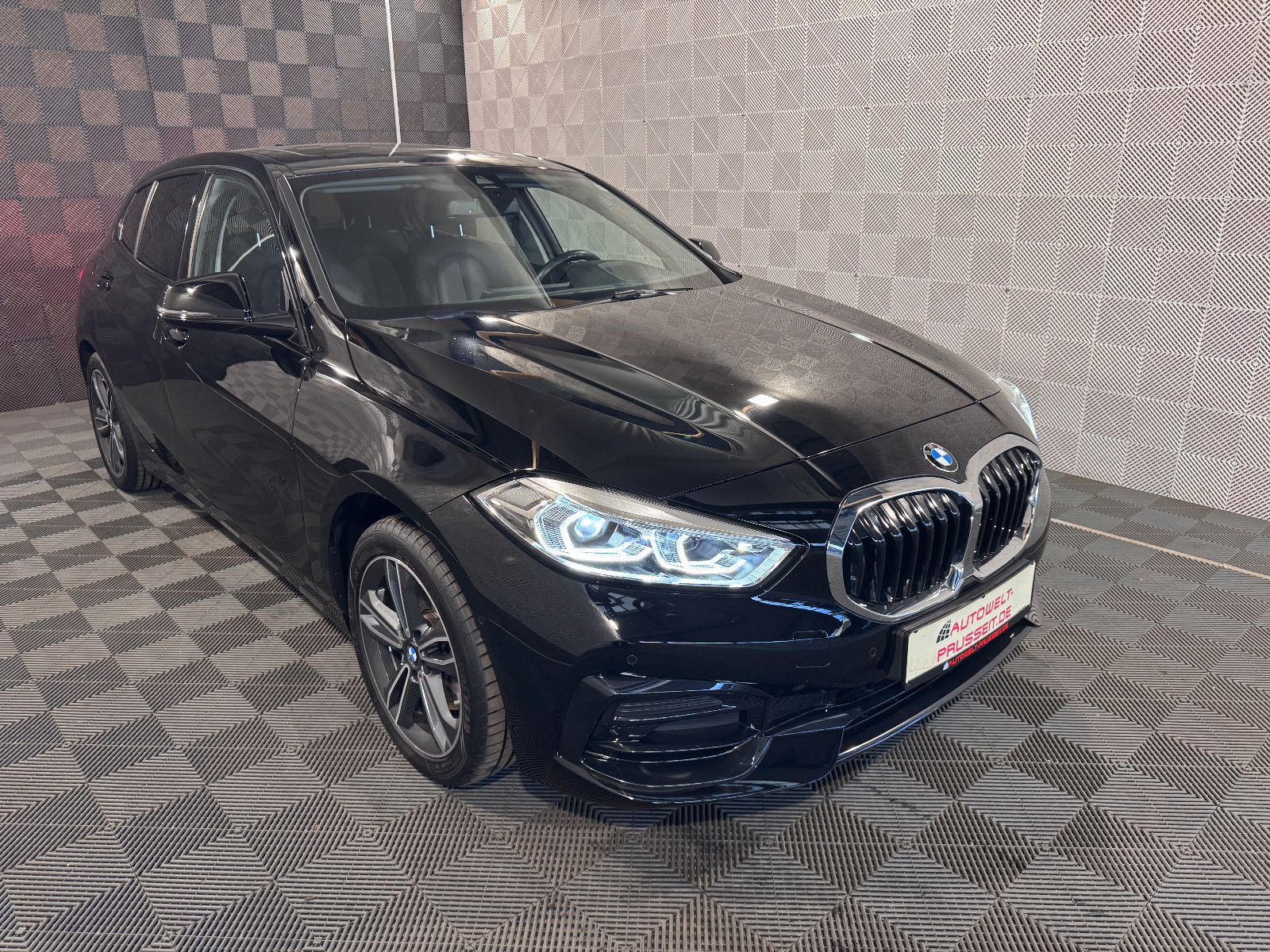 Gebrauchtwagen BMW 116 116i Lim.*SPORT LINE*ACC-R.KAM-PANO-AHK-LED-LM in Horb am Neckar