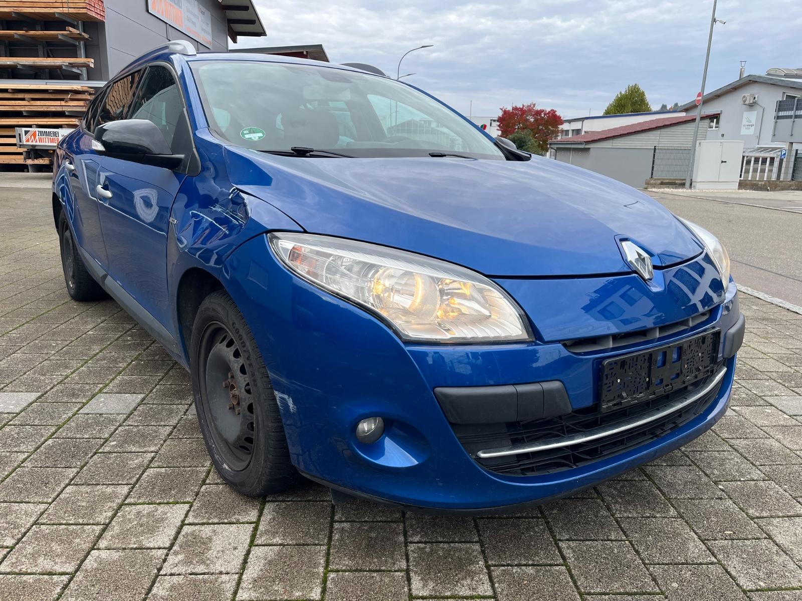 Renault Megane 2011 — rear view