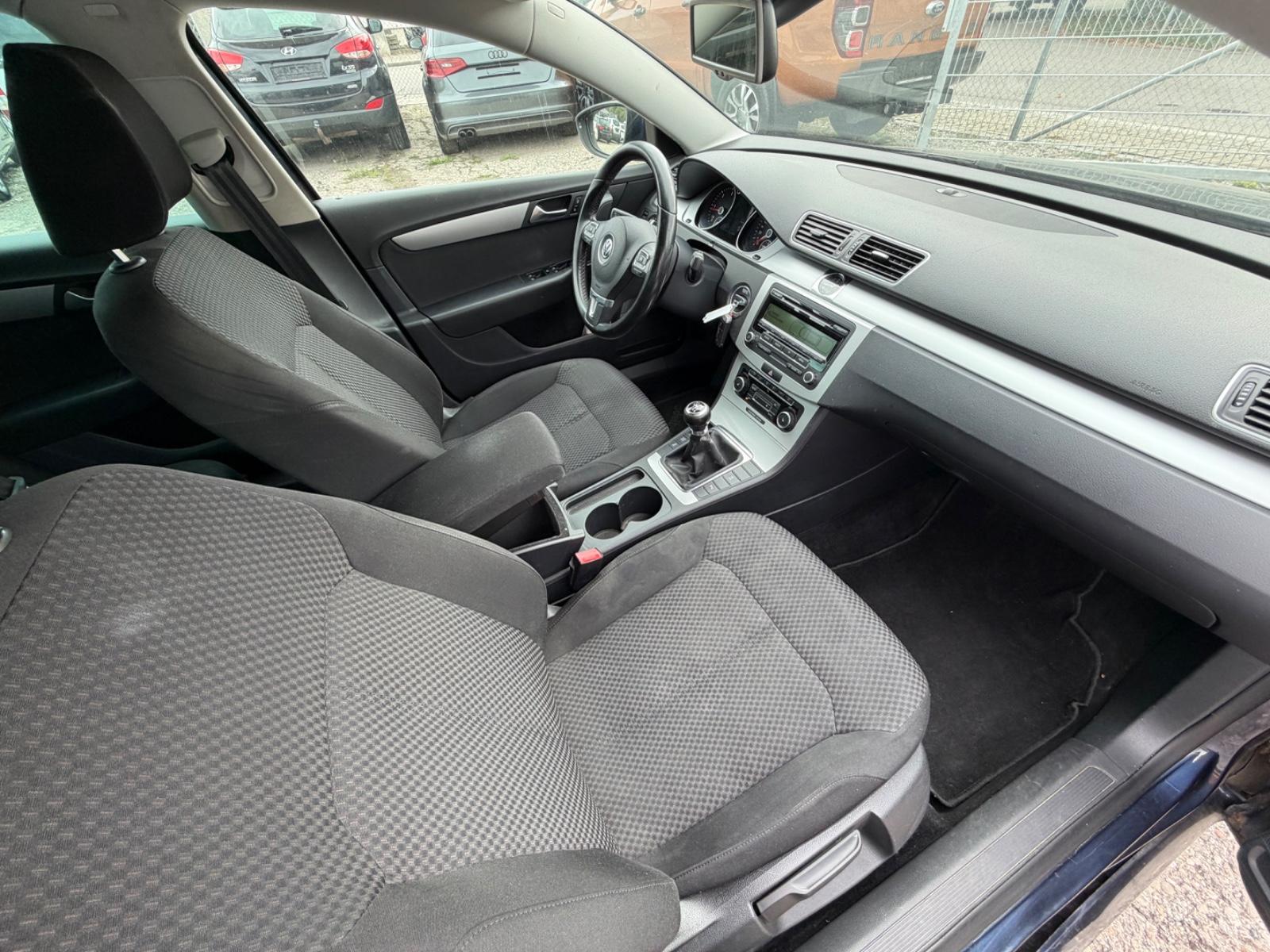 Volkswagen Passat 2011 — photo 10