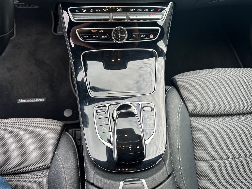 Fahrzeugabbildung Mercedes-Benz E 200 T Avantg. AHK Totwi. LED SHZ KAM Ambie.