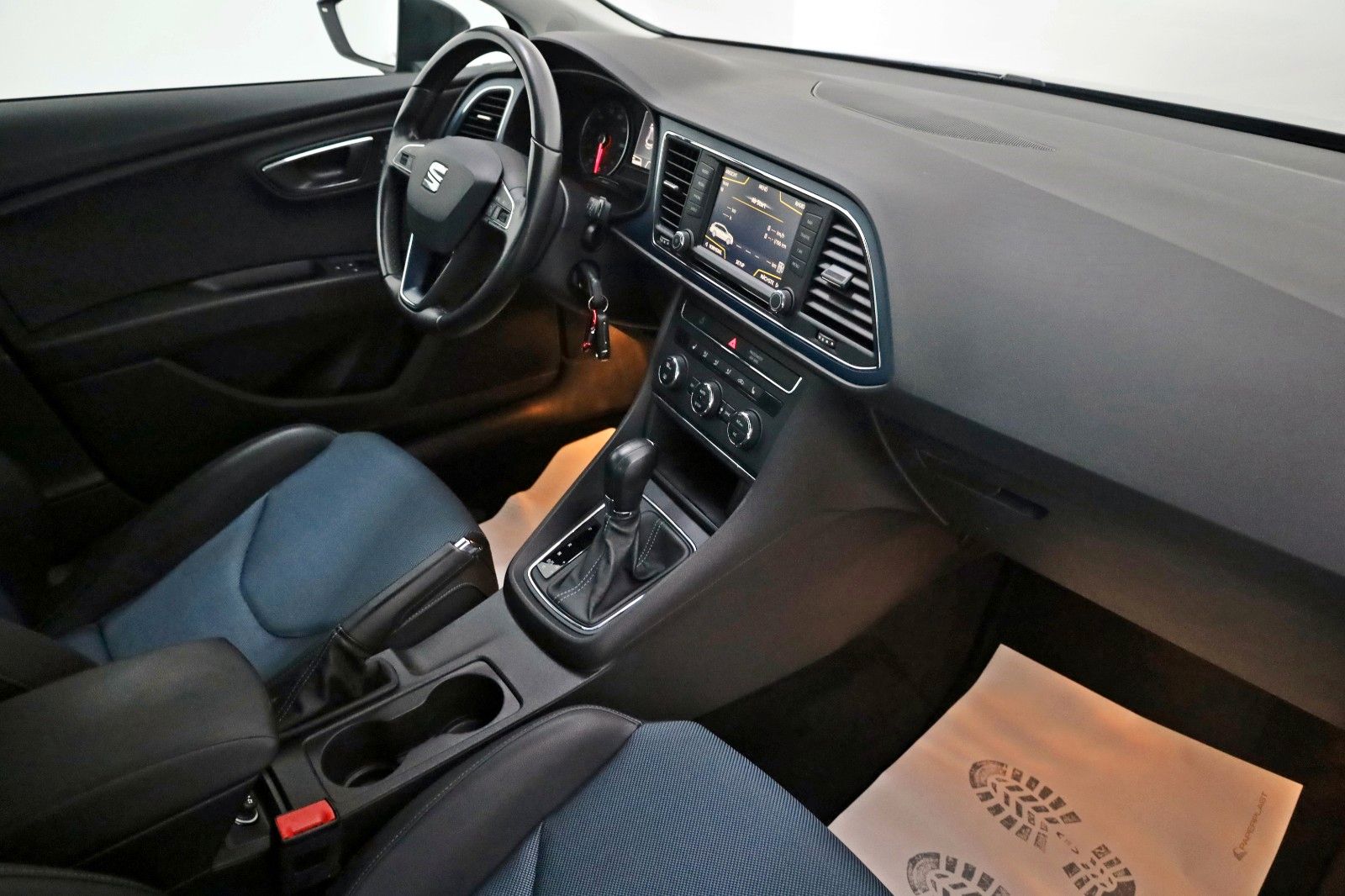 Fahrzeugabbildung SEAT Leon ST Connect, T.Leder, Navi, ACC,LED,AHK,+WR!