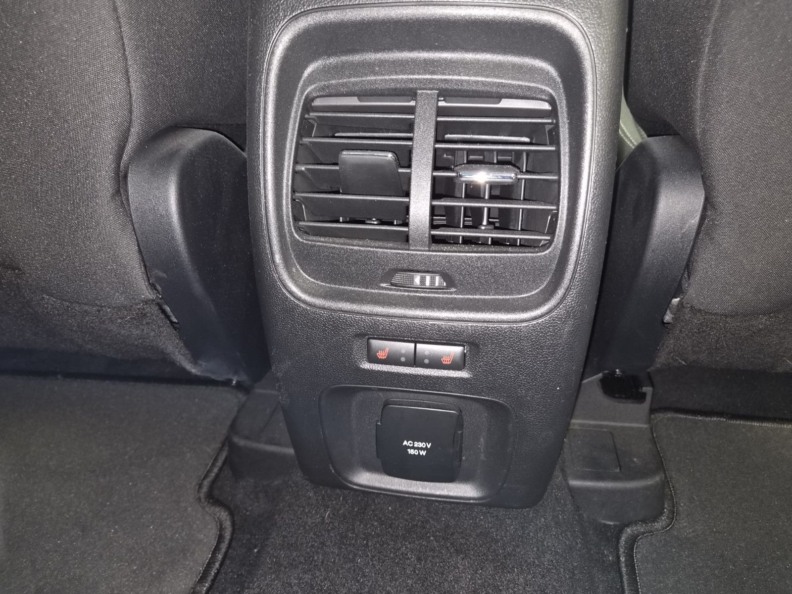 Fahrzeugabbildung Ford Kuga Plug-In Hybrid Titanium / SCHECKHEFT