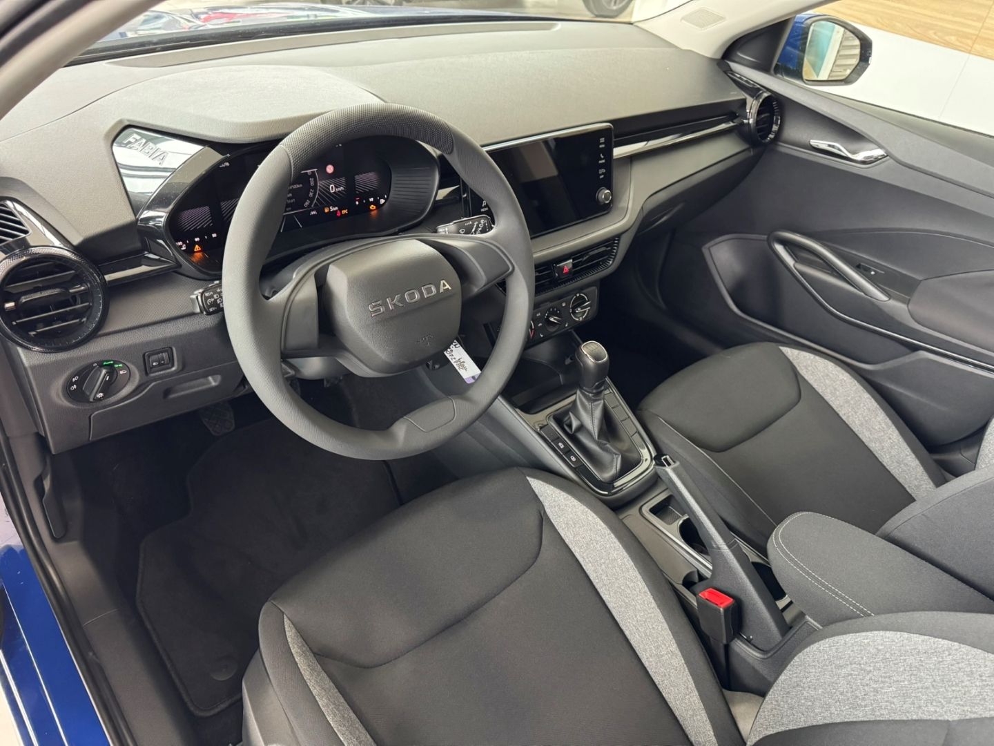 Fabia Essence 1.0 SHZG*Klima*PDC*LED*4-Türen