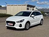 Hyundai i30 cw Select*12 Monate Garantie*Euro6* - Hyundai i30 mit Benzin-Antrieb: Kombi, 1.6
