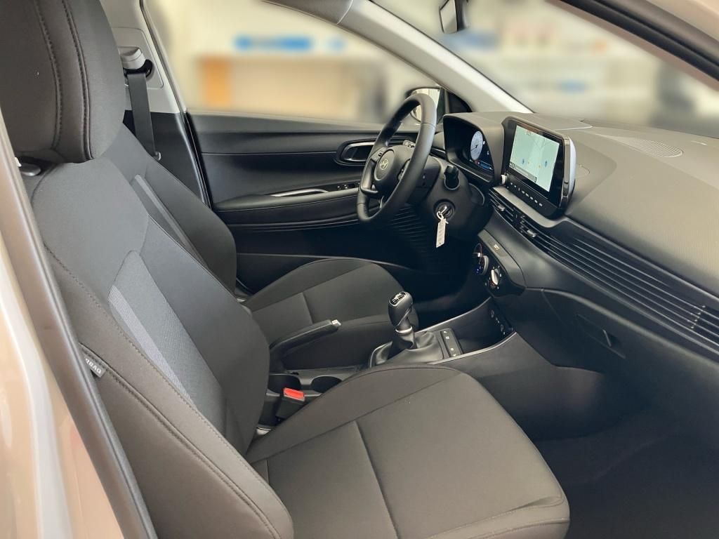 Fahrzeugabbildung Hyundai i20 FL (MY25) 1.0 T-GDI (100 PS) 6-MT 2WD Navi
