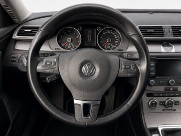 Volkswagen Passat - 12